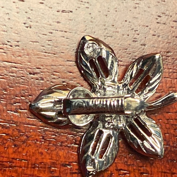 Vintage Sarah Coventry Silvertone Leaf Brooch and Clip Earring Set Like New - Picture 6 of 9